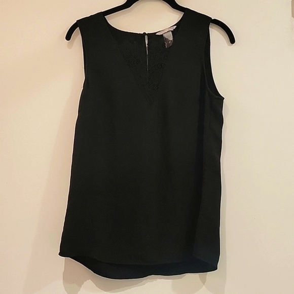 Lace Detail Sleeveless Blouse - Picture 2 of 4